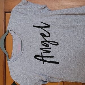 VS ANGEL LOGO GRAPHIC TEE